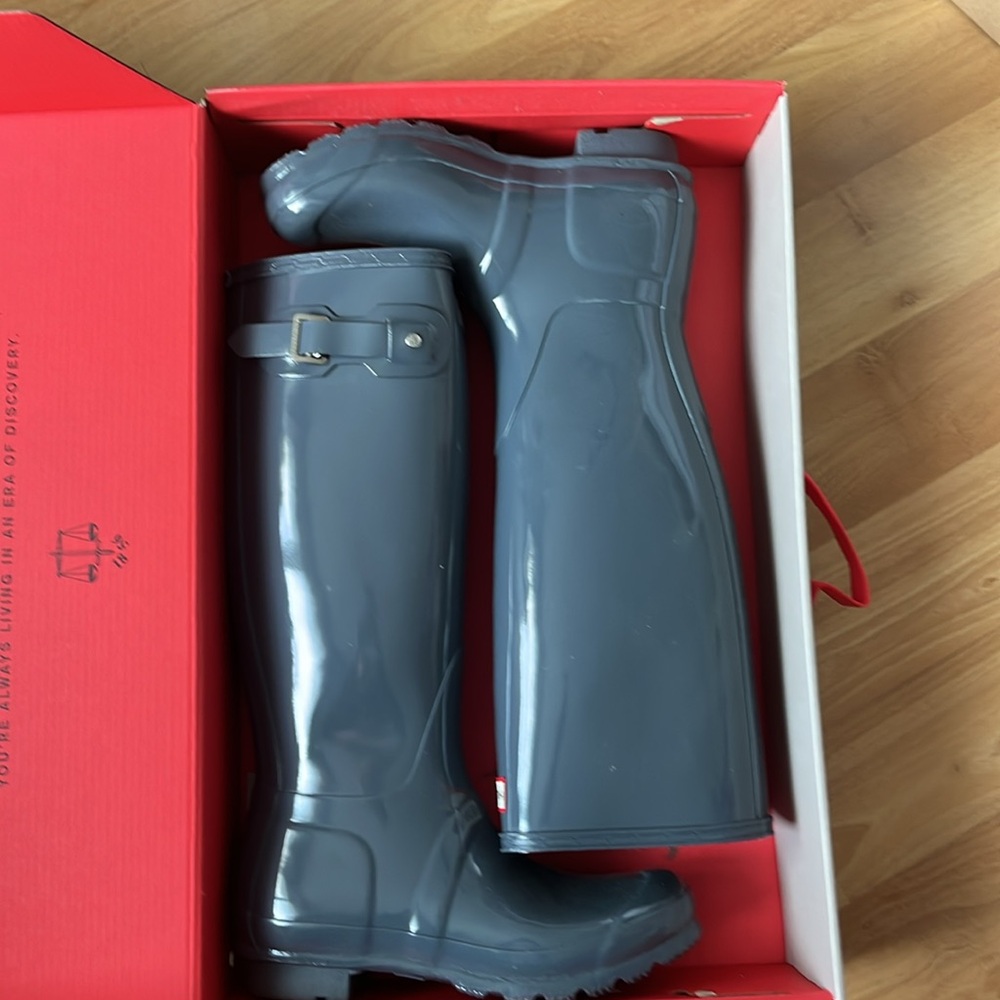Women's Original Tall Gloss Rain Boots. Size 7